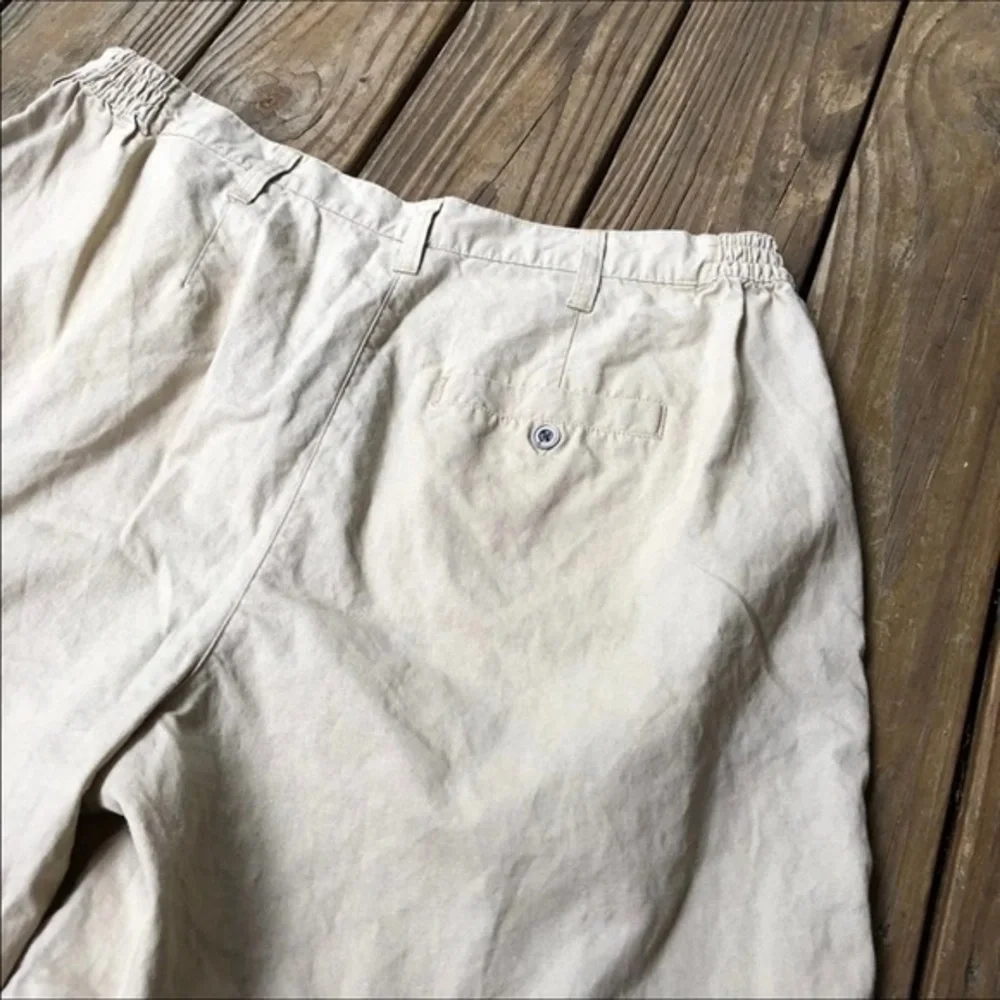 Essentials shorts women’s